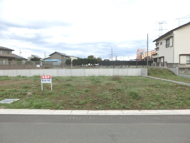 鴻巣市宮前の売地の外観|南西側道路から正面から撮影した外観です。