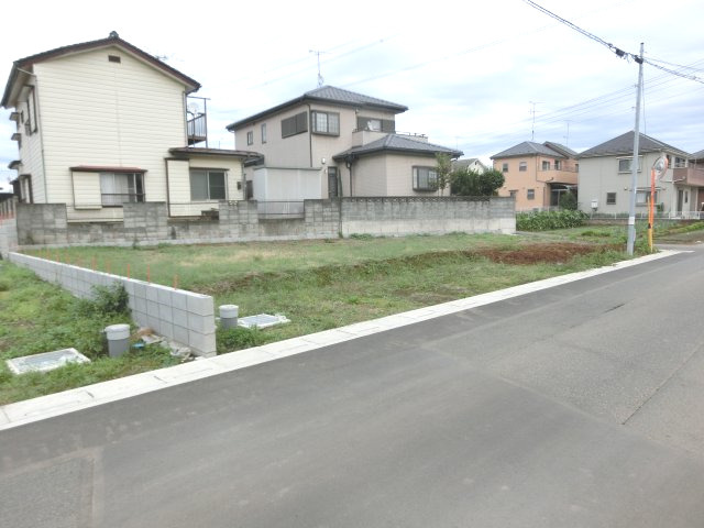 鴻巣市宮前の売地の外観|F区画を南西側道路から撮影した外観です。