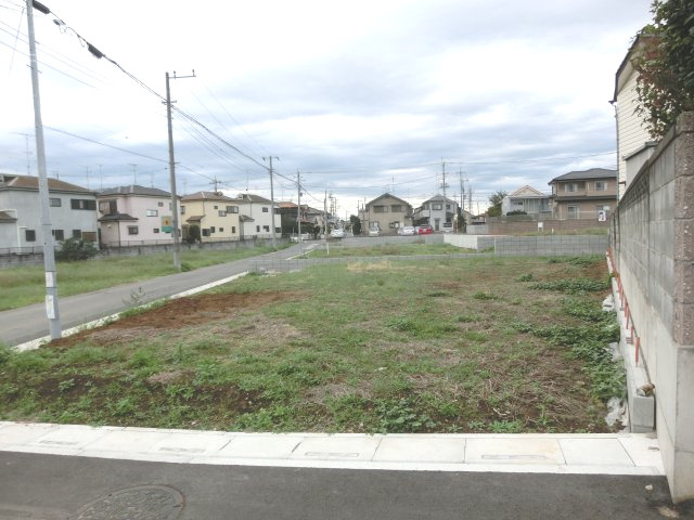 鴻巣市宮前の売地の外観|南東側道路から撮影した外観です。