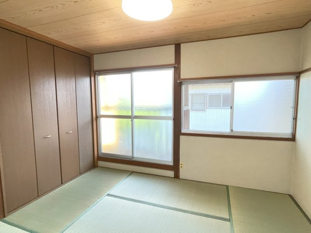 今井アパートBの寝室|開放的な寝室です