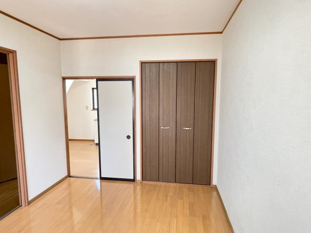 今井アパートBの洋室|落ち着いた色調の洋室です