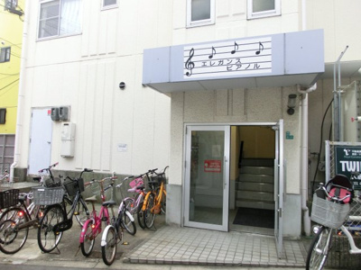 【エントランス】 | エレガンスピアノル | 落ち着いたエントランスです