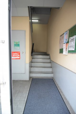 【エントランス】 | エレガンスピアノル | 階段