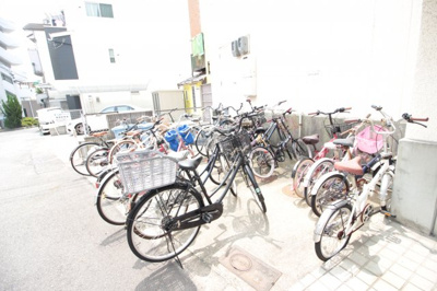 【その他共用部分】 | エレガンスピアノル | 自転車置き場