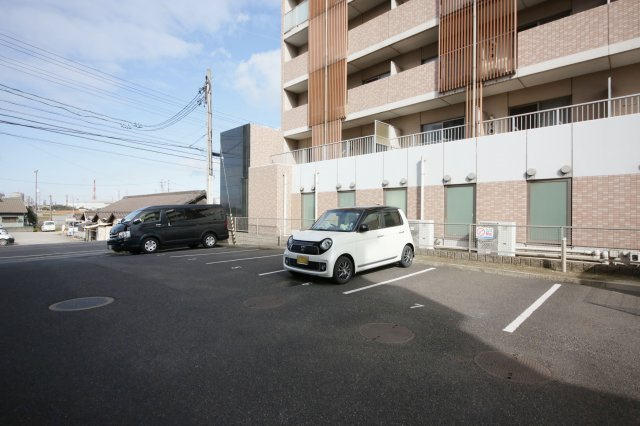 サプリーム大田川の駐車場