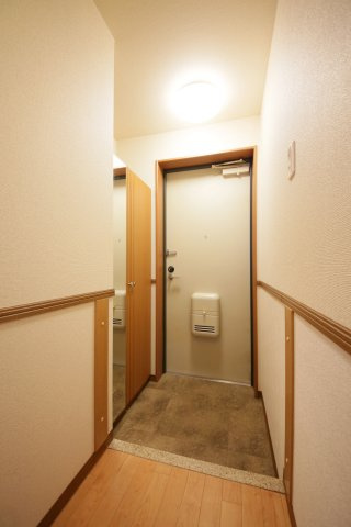 サプリーム大田川の玄関