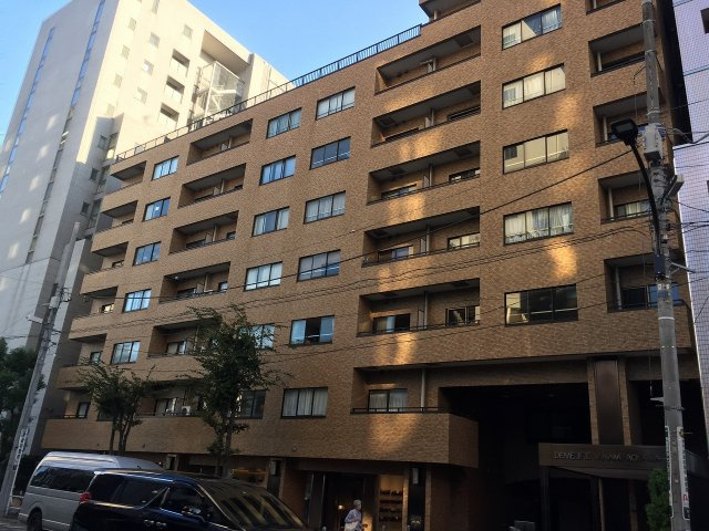 ドミール南青山の外観