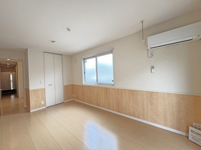 D-room エクウスの洋室