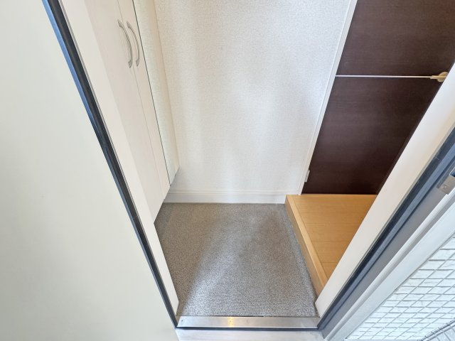 D-room エクウスの玄関