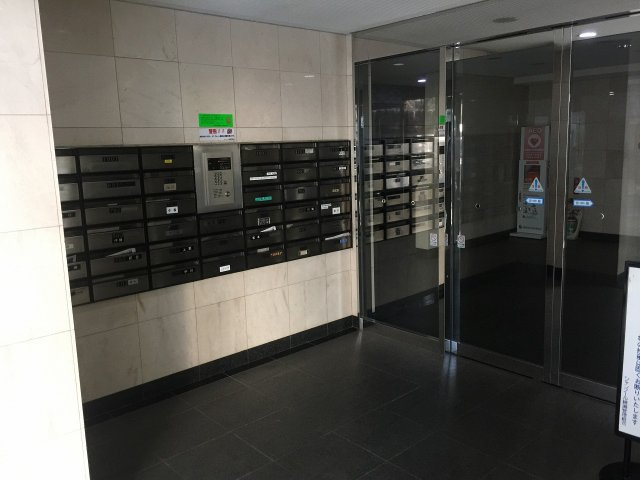 シャンノール綾瀬のエントランス