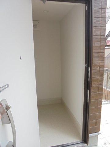 リブリ・KYUBU【キューブ】の玄関