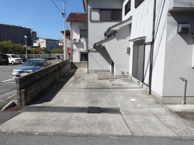 【駐車場】 | 稲美町六分一貸戸建 | 車種により３台駐車可能♪