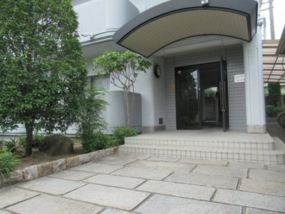 【エントランス】 | ファミール上小阪（河内小阪賃貸） | 毎日通るエントランスはこのようになっています