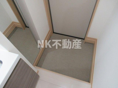 【玄関】 | アクロスフェリオ（長瀬賃貸） | 収納もある玄関です