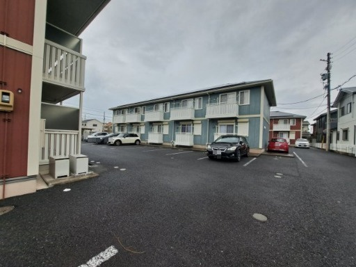 リビングタウン榎戸C棟の駐車場