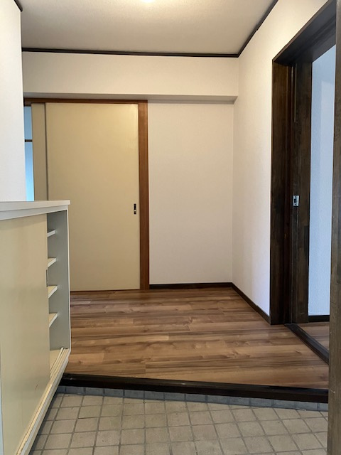 メゾン神代の玄関