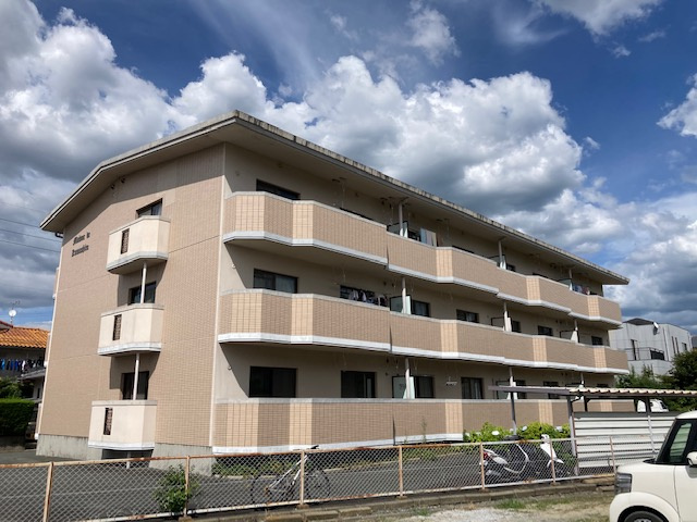 メゾン神代の外観