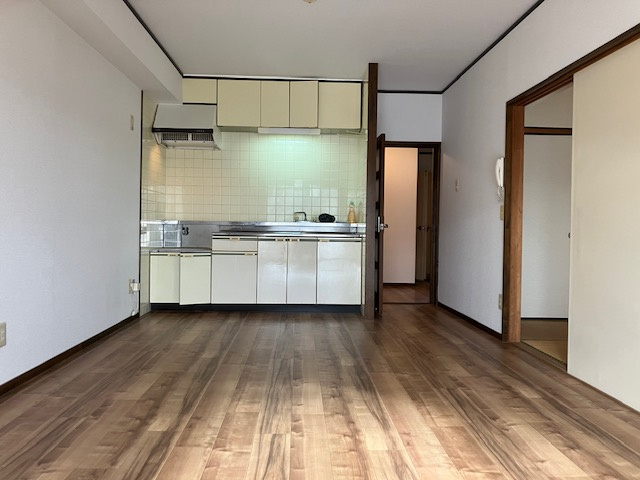 メゾン神代の居間・リビング