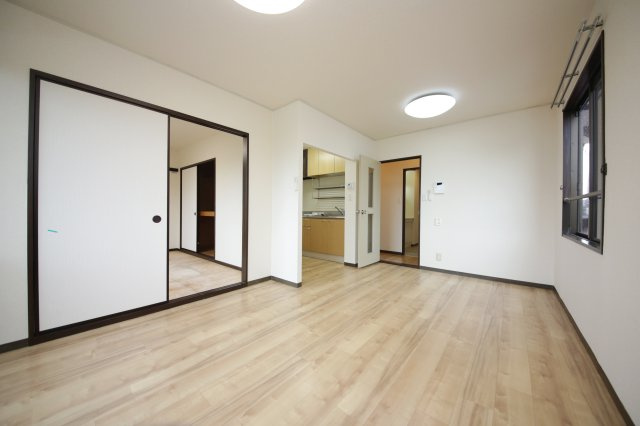 ライフハイツの居間・リビング