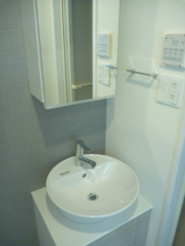 エスリード大阪城南グランデュクス　BRAVI不動産の独立洗面台|【エスリード大阪城南グランデュクス】朝の身支度には欠かせない独立洗面化粧台