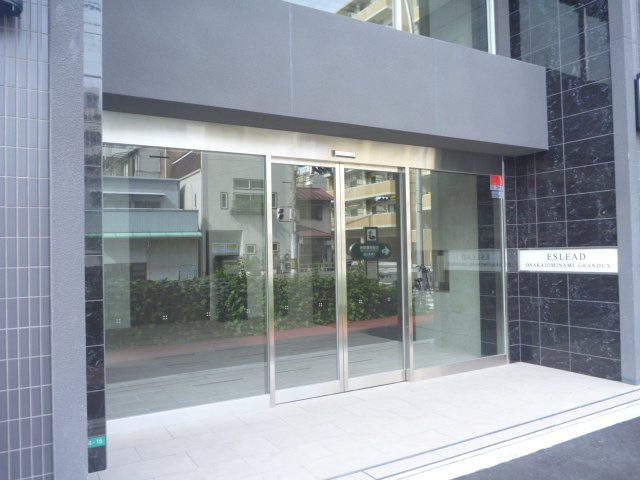 エスリード大阪城南グランデュクス　BRAVI不動産のエントランス|【エスリード大阪城南グランデュクス】清潔なエントランスです