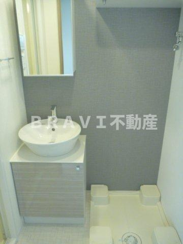 エスリード大阪城南グランデュクス　BRAVI不動産の独立洗面台|朝の支度にも助かる、独立の洗髪洗面化粧台