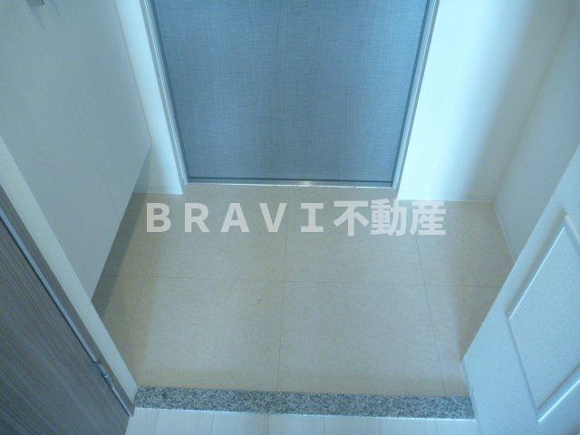 エスリード大阪城南グランデュクス　BRAVI不動産の玄関|収納もある玄関です