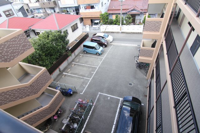 【駐車場】