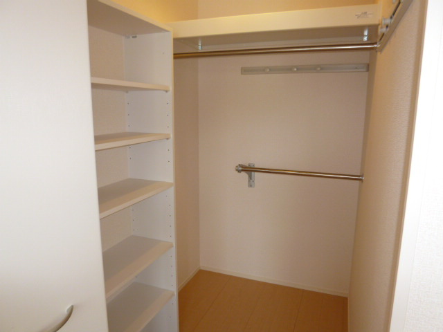 ノールヴィラージュⅡの収納|ウォークインクローゼット