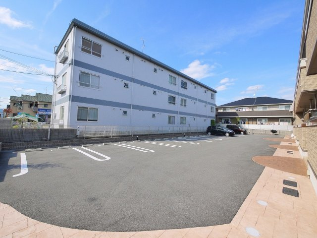 ヴェル・ドミールの駐車場|駐車場があるので、車を買う予定の方も安心です