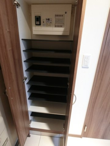 ＫＭＧビルの玄関