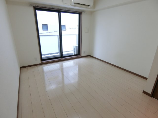 ＫＭＧビルの居間・リビング