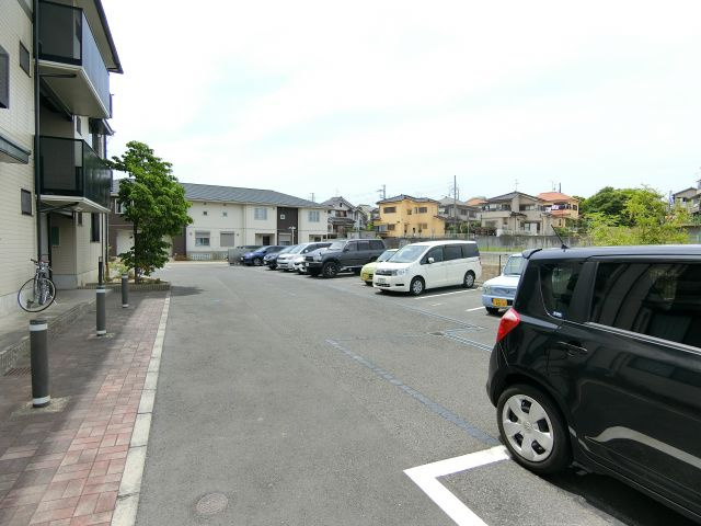 パストラル狭山の駐車場