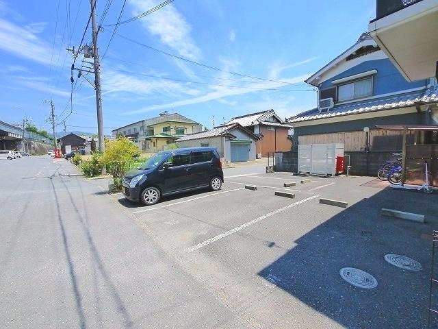 ルミエール（櫟本町）の駐車場|駐車場完備です