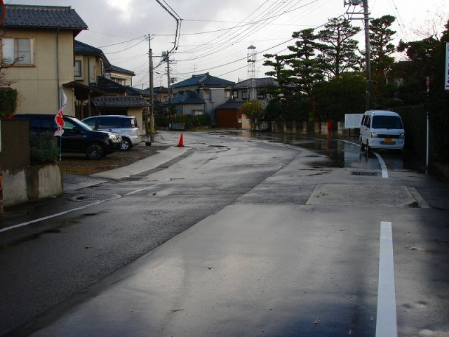 【前面道路含む現地写真】 | 袋津売地 | 前面道路は約9ｍ幅ですが閑静な住宅地です