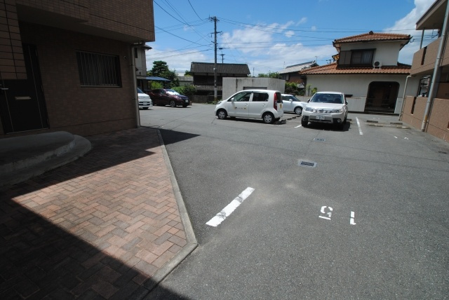 ソレイユの駐車場