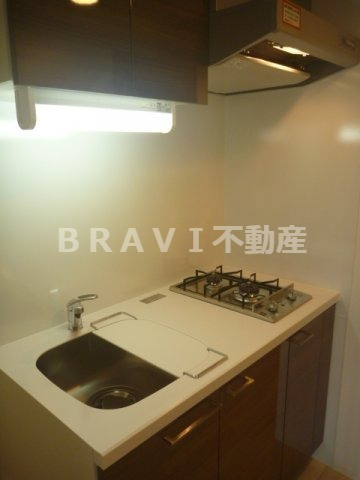 エスリード本町レジデンス　BRAVI不動産のキッチン|コンパクトなキッチンで掃除もラクラク