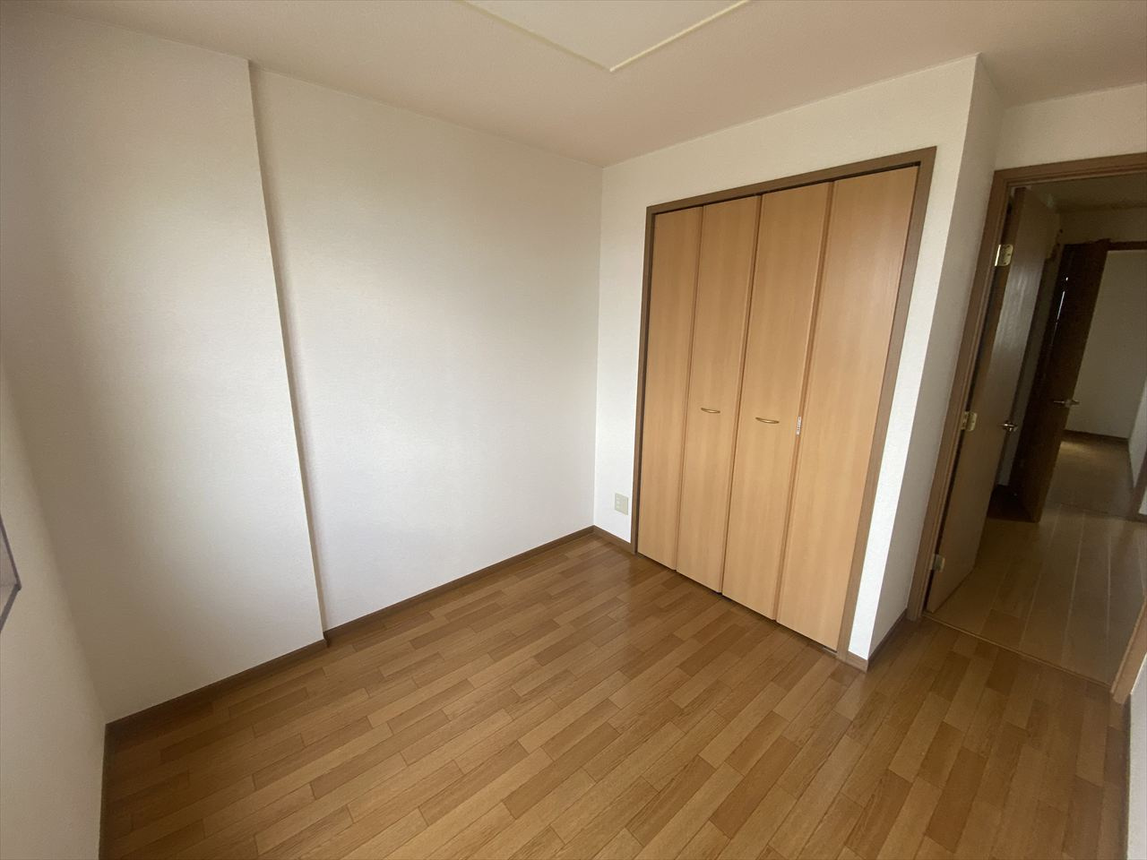 レジデンスヒルＣの洋室