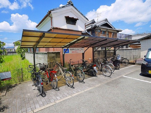 サニーコートＡ・Ｂ（四条大路）のその他共用部分|駐輪スペースがあります