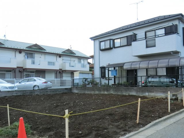 習志野市藤崎１丁目　売地　建築条件なし　更地　東南道路面の外観