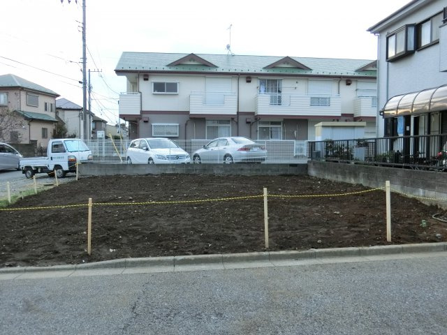 習志野市藤崎１丁目　売地　建築条件なし　更地　東南道路面の前面道路含む現地写真