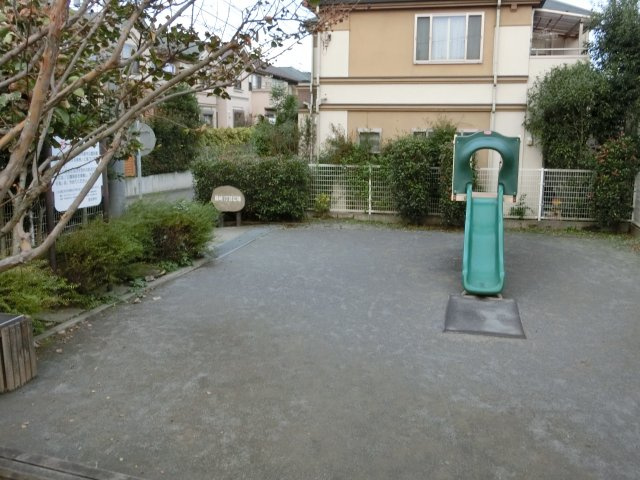 習志野市藤崎１丁目　売地　建築条件なし　更地　東南道路面の周辺|前面は公園です。