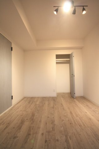 【洋室】 | エクレール　ヨコハマ | エクレール・ヨコハマ　　　各部屋に収納があります♪