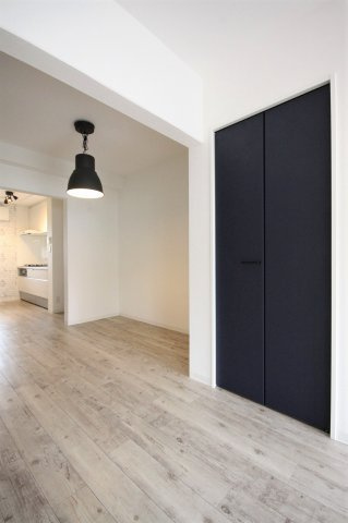【居間・リビング】 | エクレール　ヨコハマ | エクレール・ヨコハマ　　　古材風の床と建具が馴染んでいます。