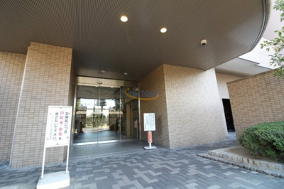 【エントランス】 | ディオフェルティ北梅田 | ■エントランスに防犯カメラなど
セキュリティ面にも配慮
