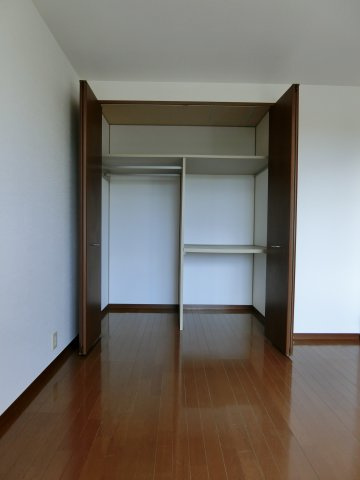 メイプルガーデン　B棟の収納|イメージ204号室の写真（反転あり）