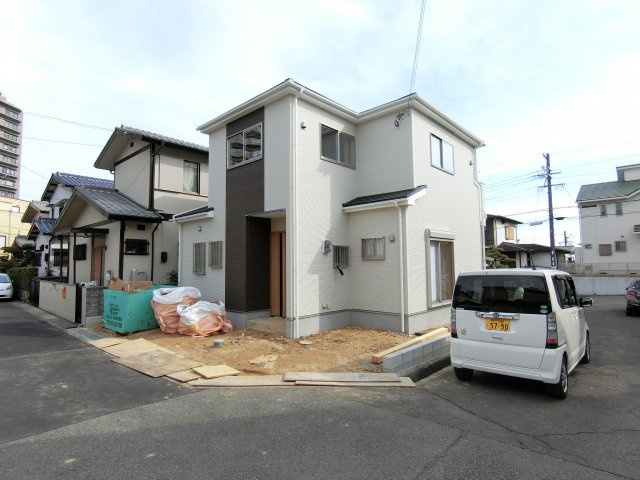 明石市魚住町長坂寺　新築戸建の外観|まもなく完成　あとは外構　お庭工事を残すばかりですね