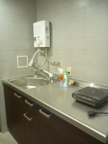 TAG北浜ビル　BRAVI不動産のキッチン|コンパクトなキッチンで掃除もラクラク