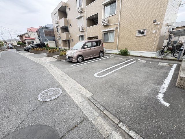 グリーンパレス宮沢の駐車場