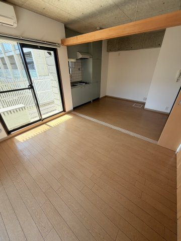 【居間・リビング】 | ファーストアベニール | 使いやすい居間です※401号室は和室が洋室になります。